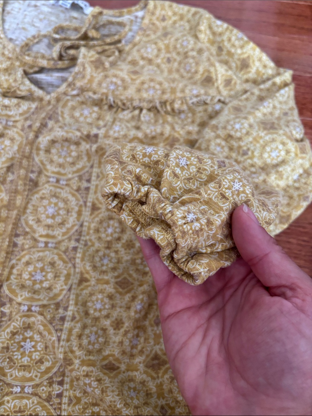 Rose & Olive Yellow & Brown Quarter Sleeve Blouse Women’s Size Small - Picture 6 of 7